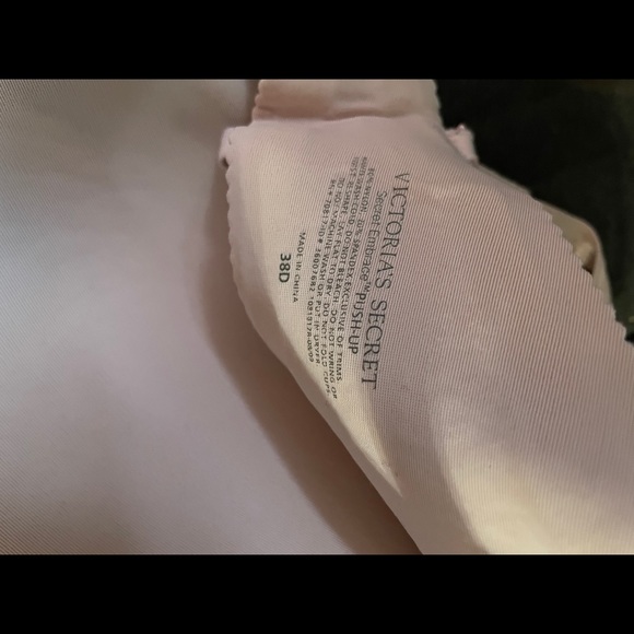 Victoria Secret Push Up - Picture 2 of 3